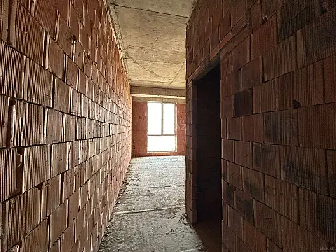 Satılır 4 otaqlı mənzil 196 m²