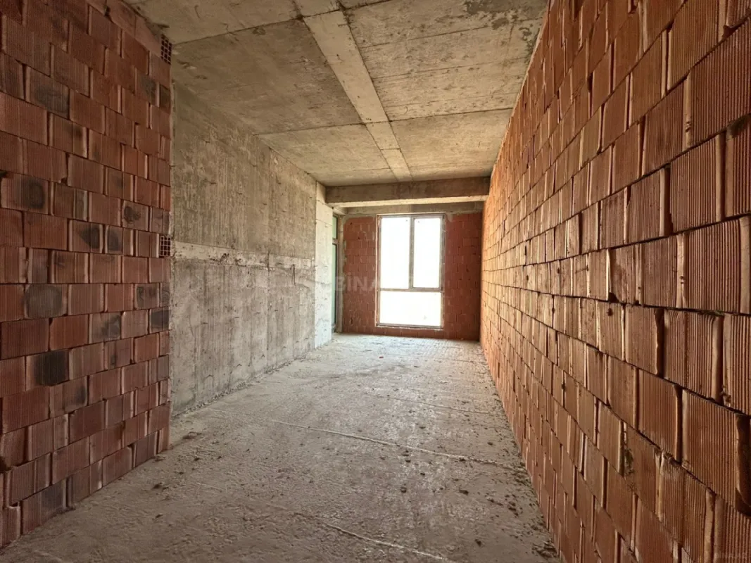 Satılır 4 otaqlı mənzil 196 m²