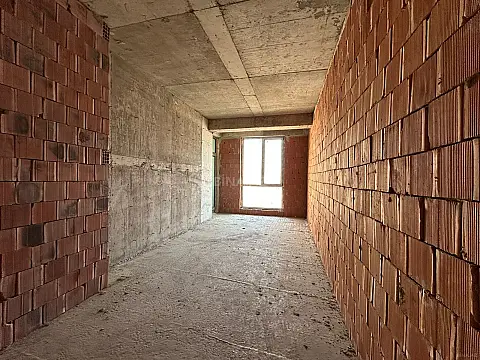 Satılır 4 otaqlı mənzil 196 m²