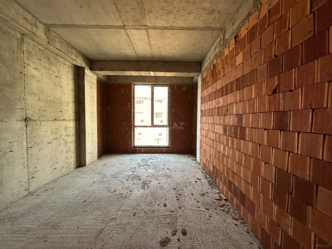 Satılır 4 otaqlı mənzil 196 m²