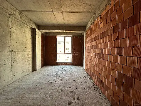 Satılır 4 otaqlı mənzil 196 m²