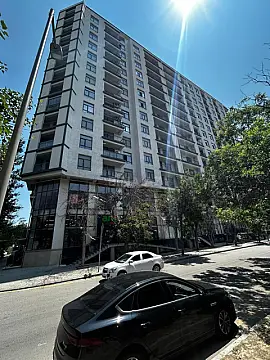 Satılır 4 otaqlı mənzil 196 m²