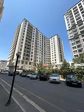 Satılır 4 otaqlı mənzil 196 m²