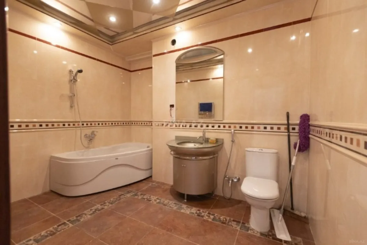 Satılır 4 otaqlı mənzil 210 m²