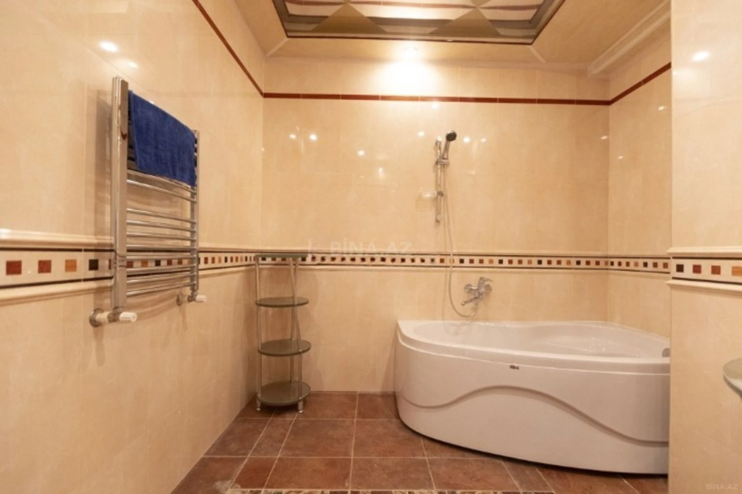 Satılır 4 otaqlı mənzil 210 m²