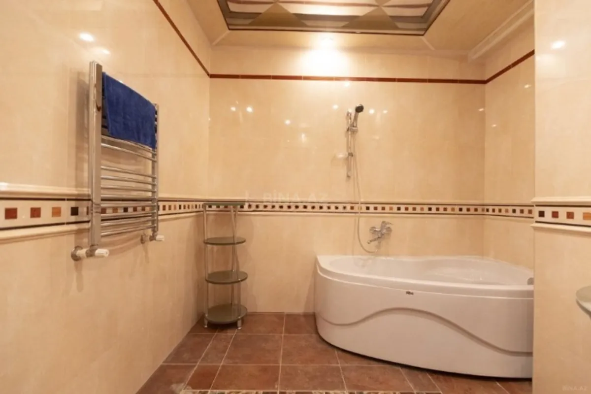 Satılır 4 otaqlı mənzil 210 m²