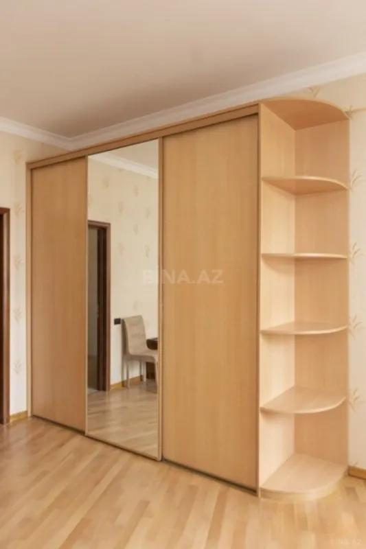 Satılır 4 otaqlı mənzil 210 m²
