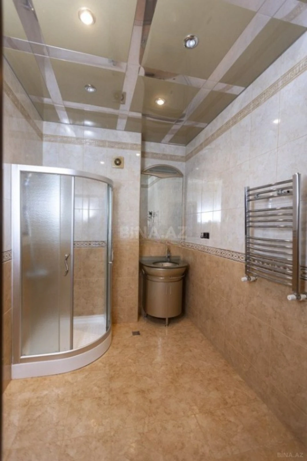 Satılır 4 otaqlı mənzil 210 m²