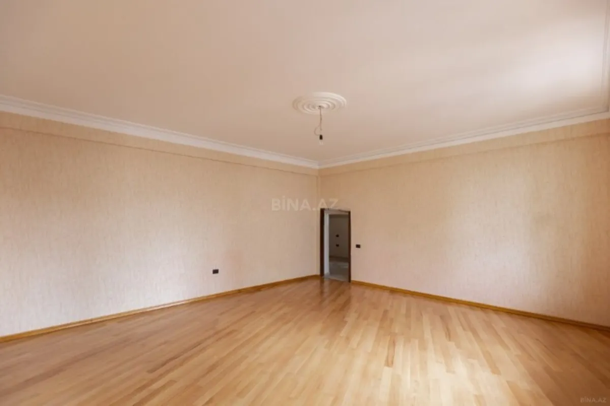 Satılır 4 otaqlı mənzil 210 m²