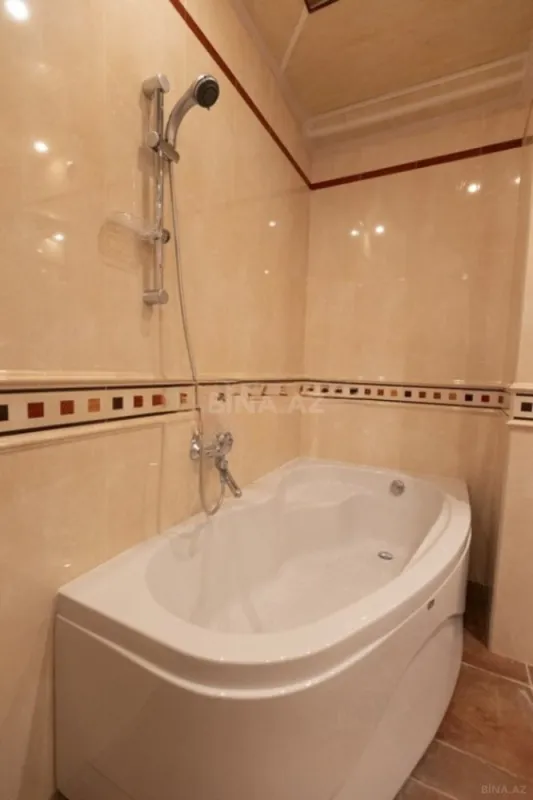 Satılır 4 otaqlı mənzil 210 m²