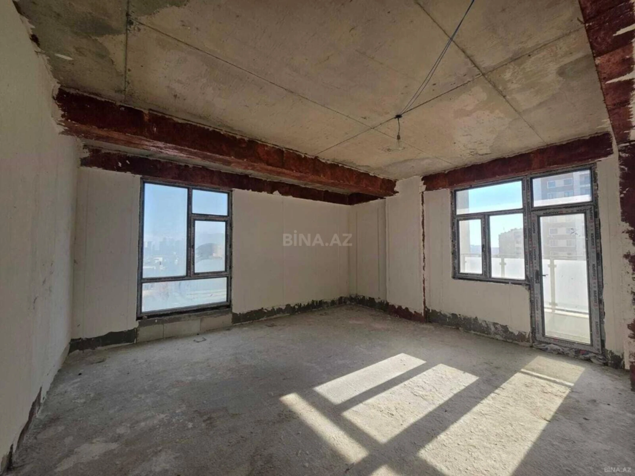 Satılır 3 otaqlı mənzil 133 m²