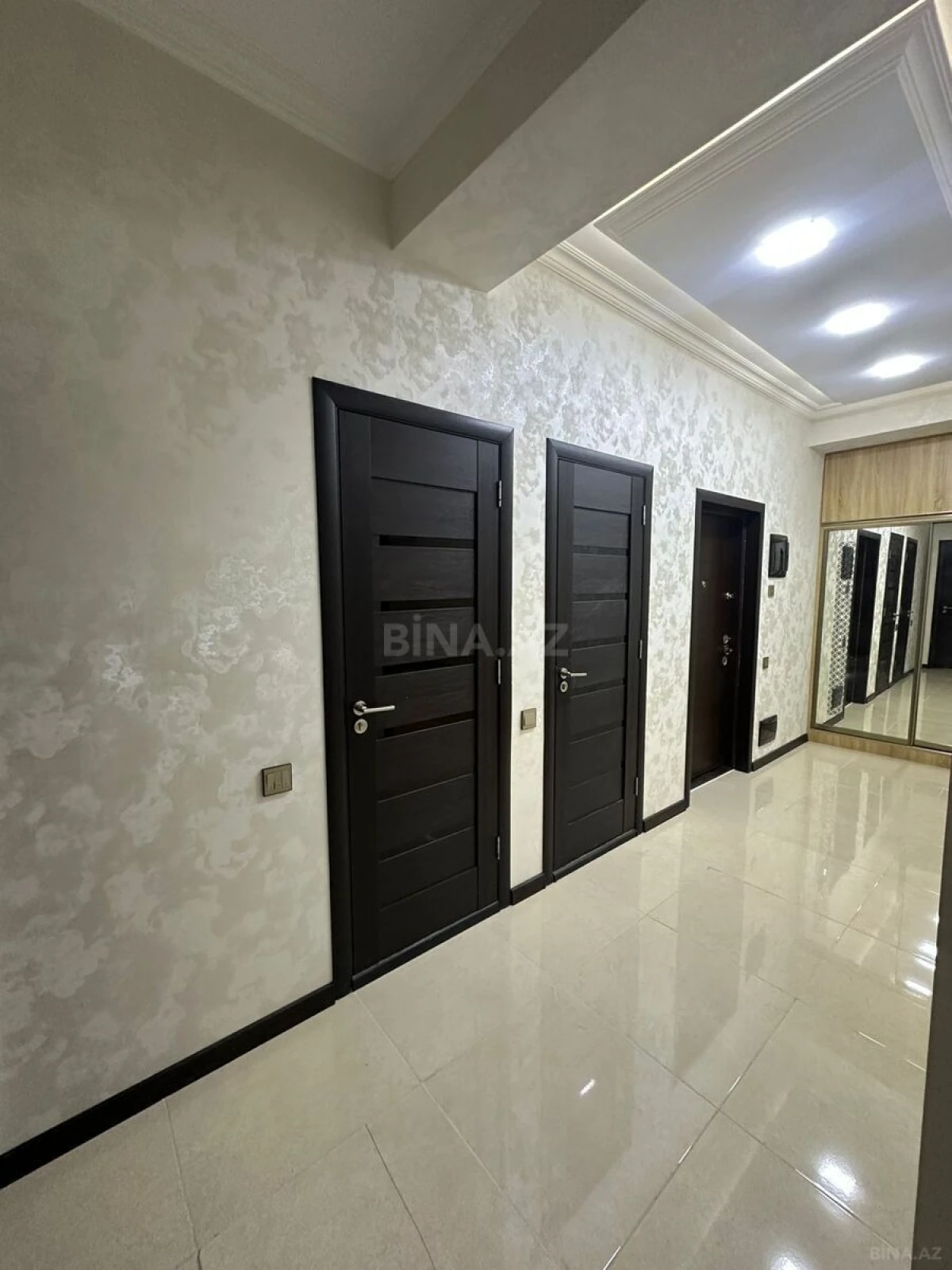 Satılır 3 otaqlı mənzil 110 m²