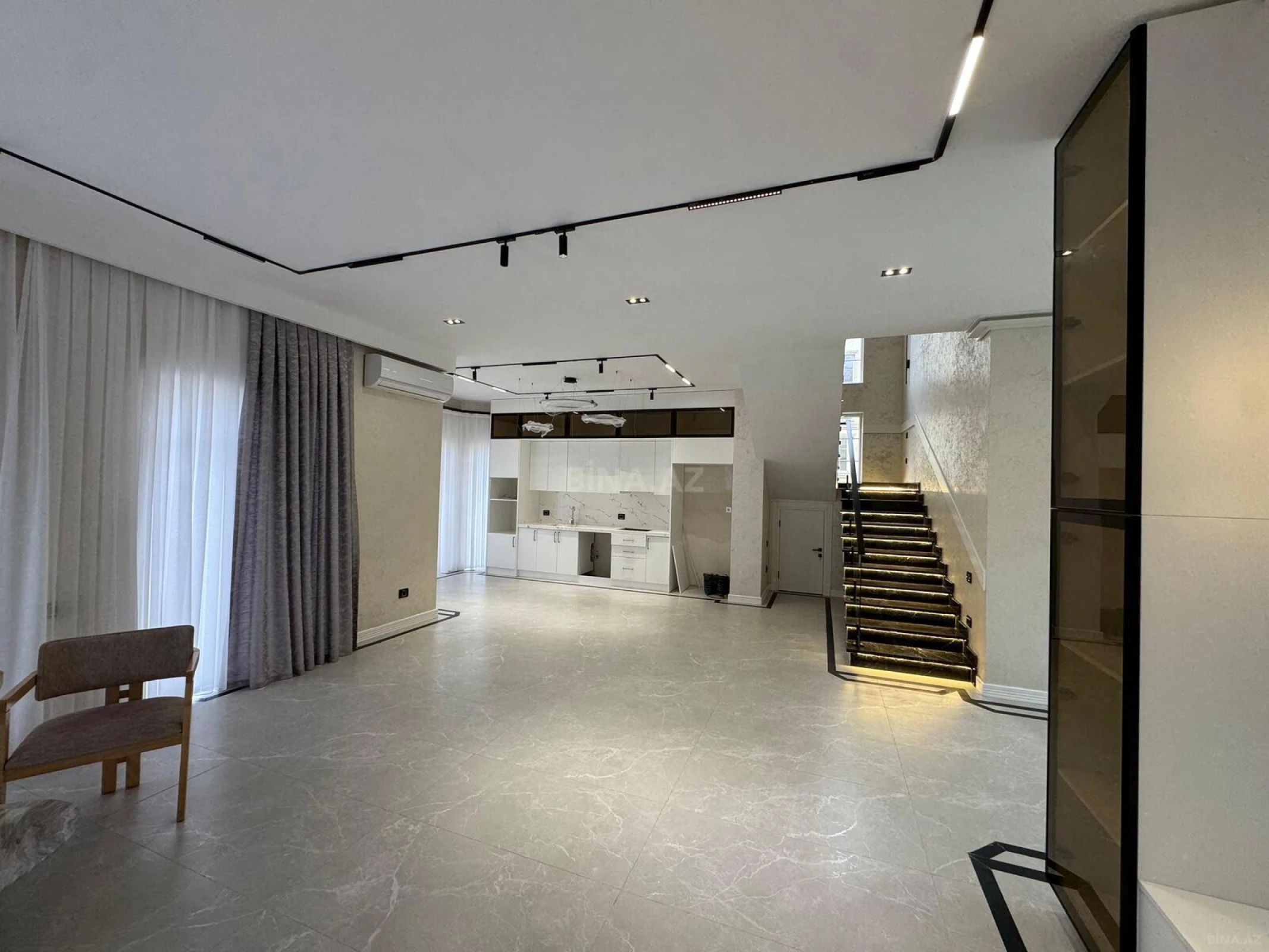 Satılır 5 otaqlı həyət evi 250 m²