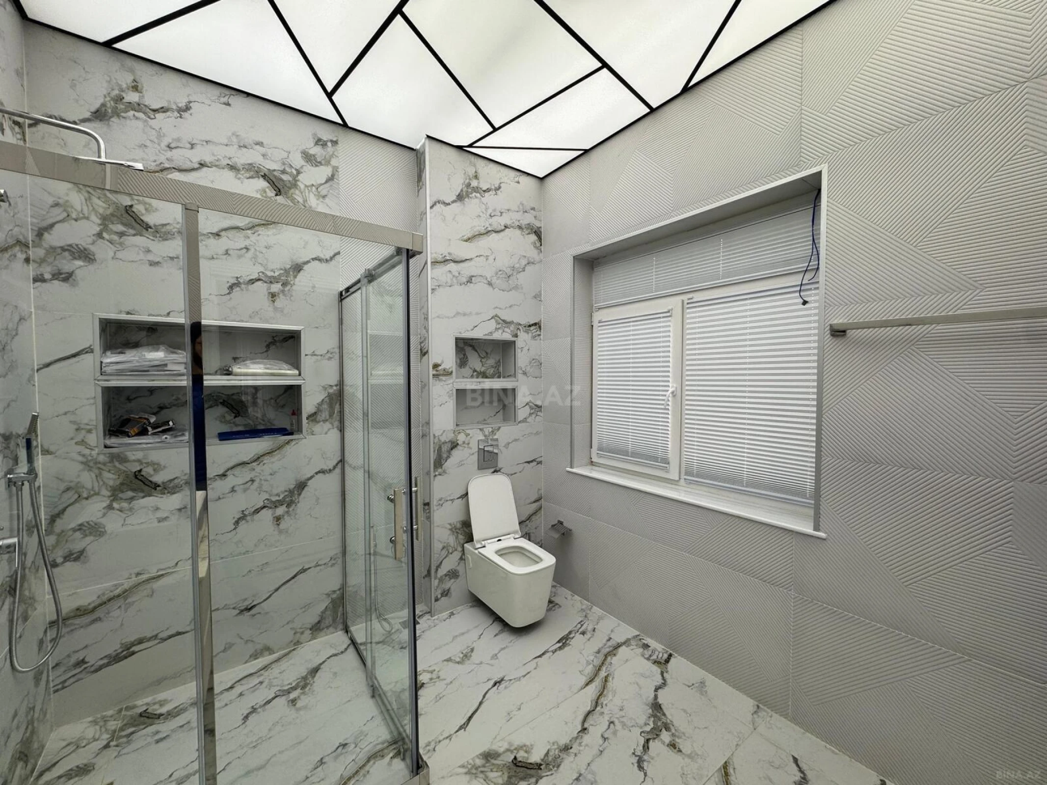 Satılır 5 otaqlı həyət evi 250 m²