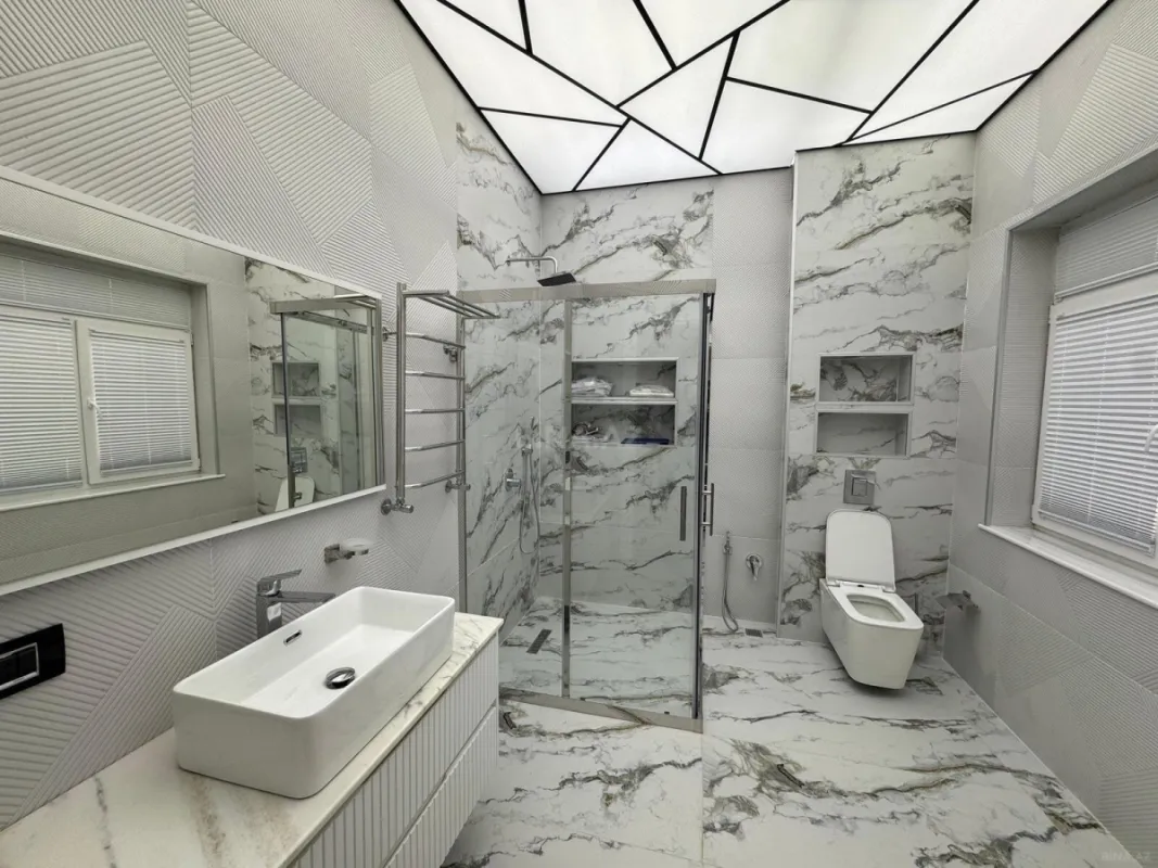 Satılır 5 otaqlı həyət evi 250 m²