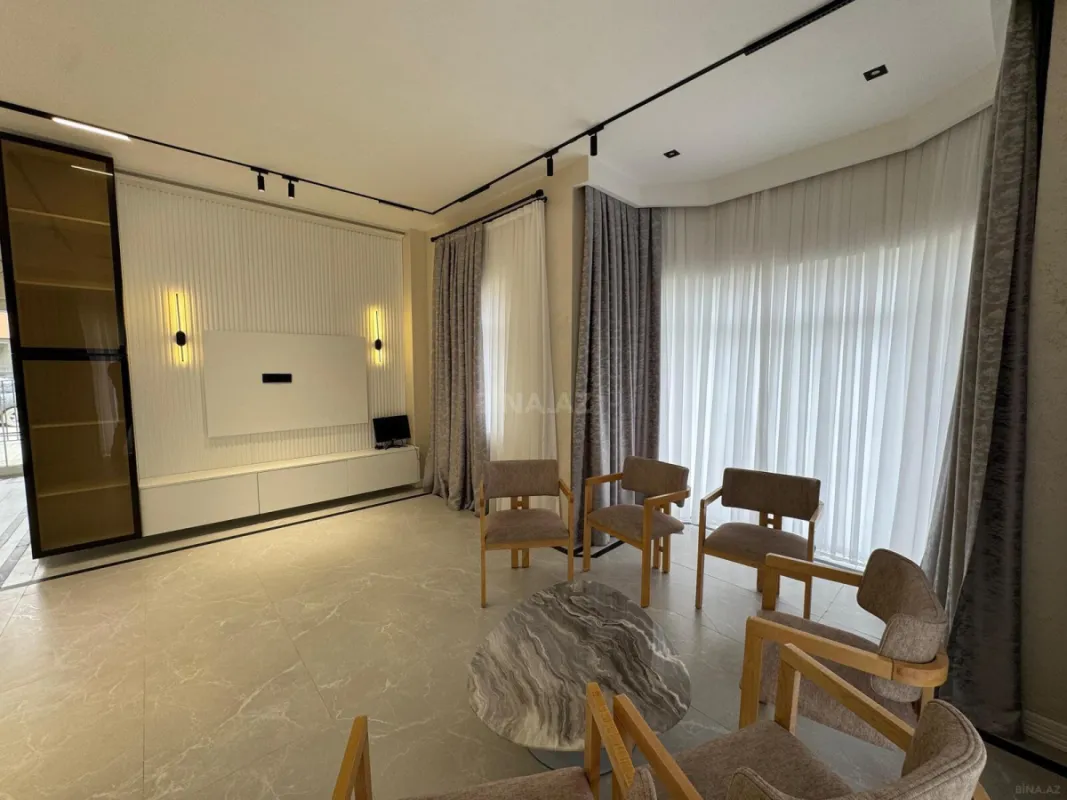 Satılır 5 otaqlı həyət evi 250 m²