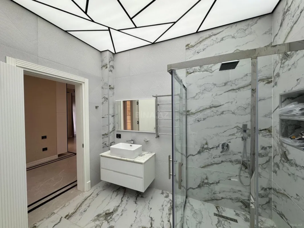 Satılır 5 otaqlı həyət evi 250 m²