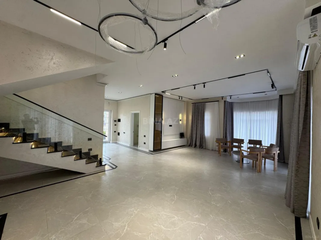 Satılır 5 otaqlı həyət evi 250 m²