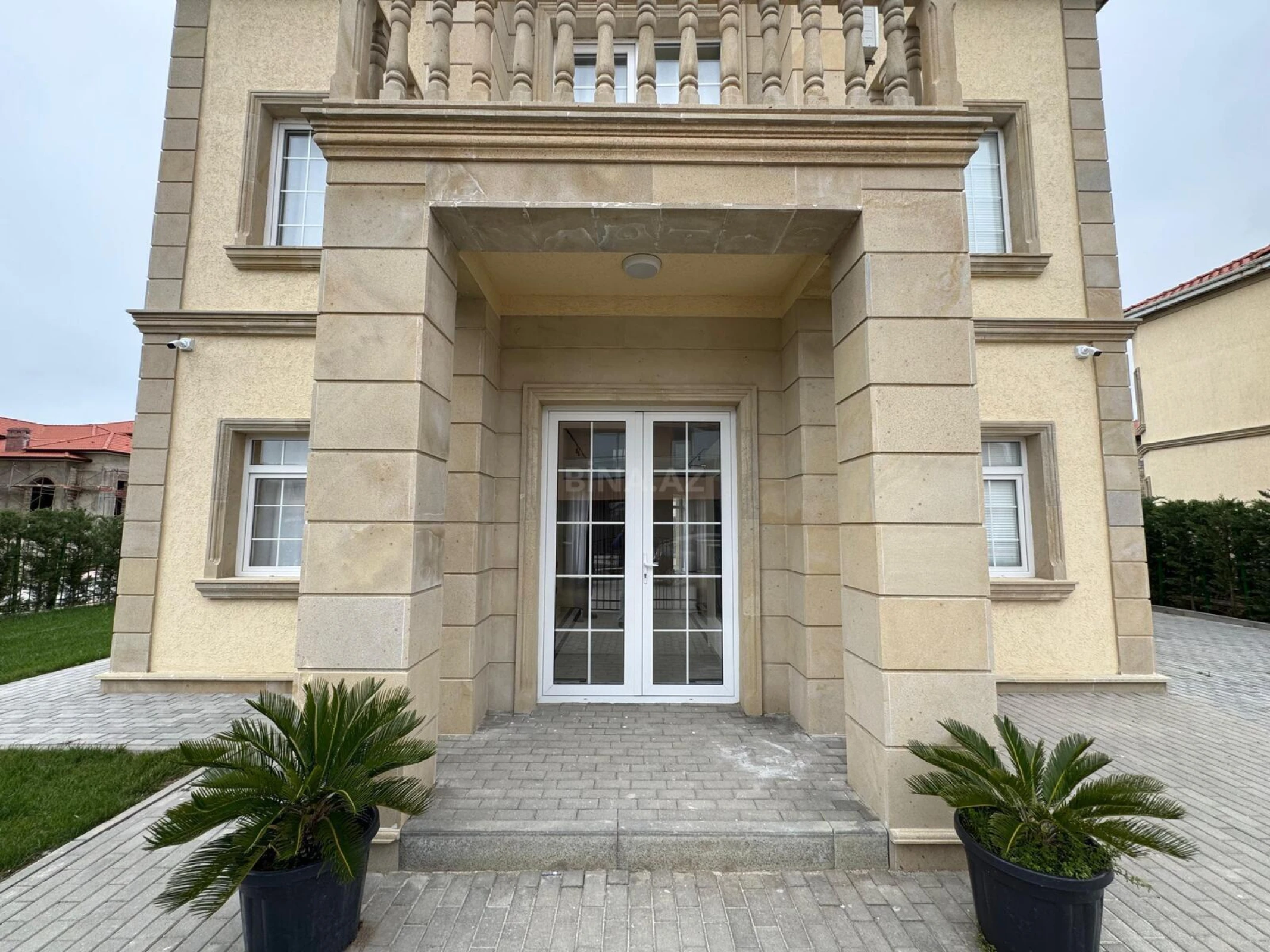 Satılır 5 otaqlı həyət evi 250 m²