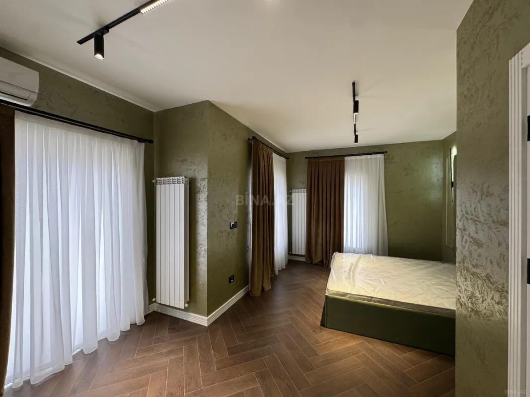 Satılır 5 otaqlı həyət evi 250 m²