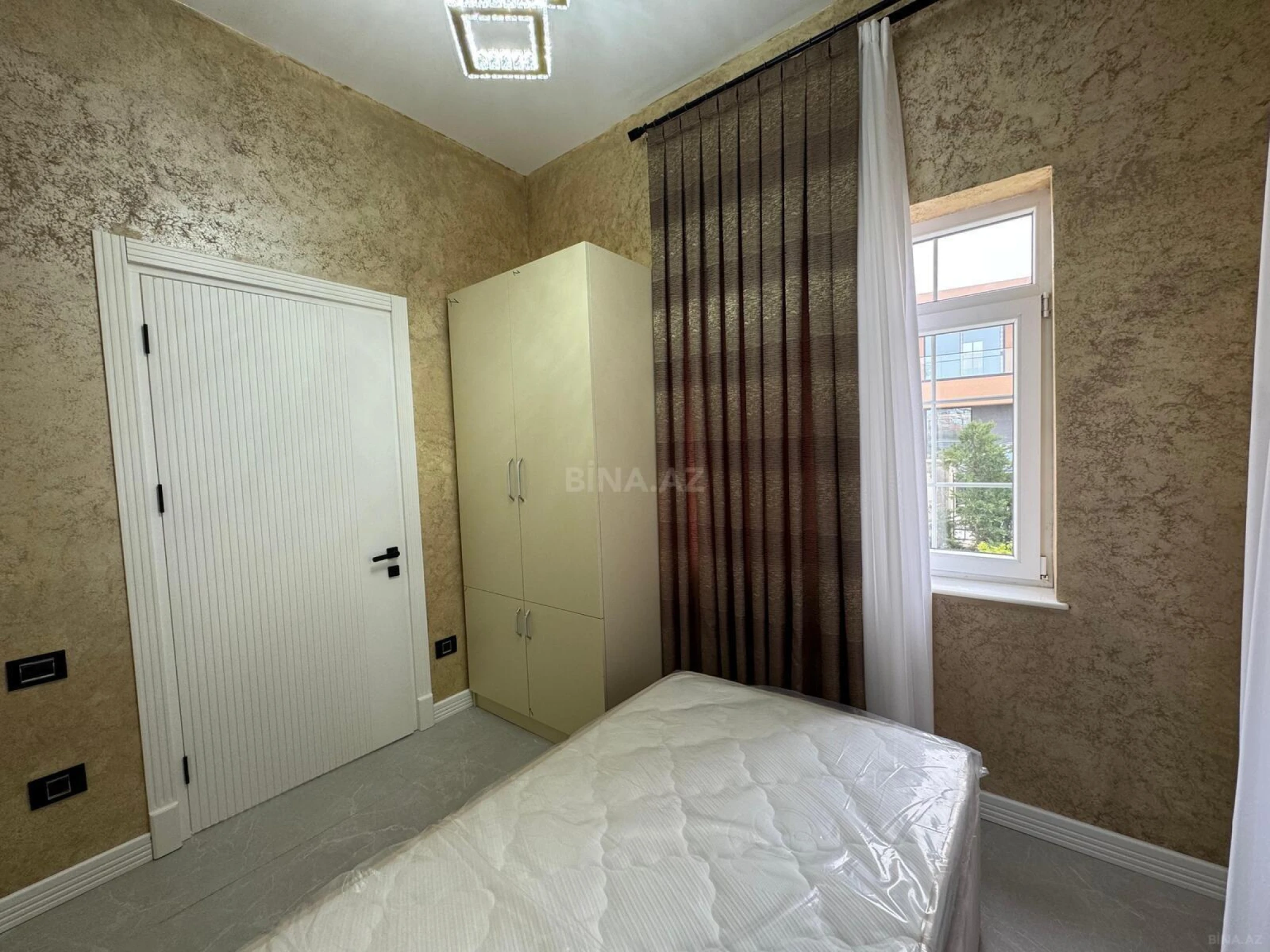 Satılır 5 otaqlı həyət evi 250 m²