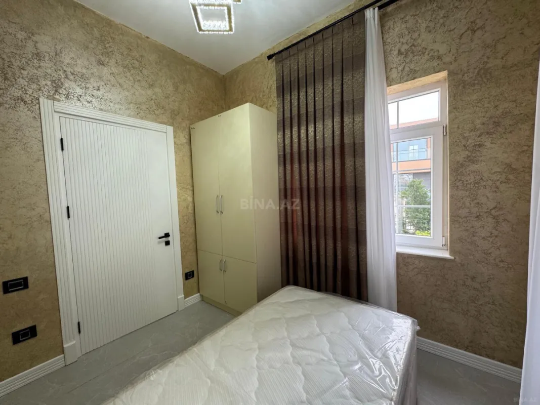 Satılır 5 otaqlı həyət evi 250 m²