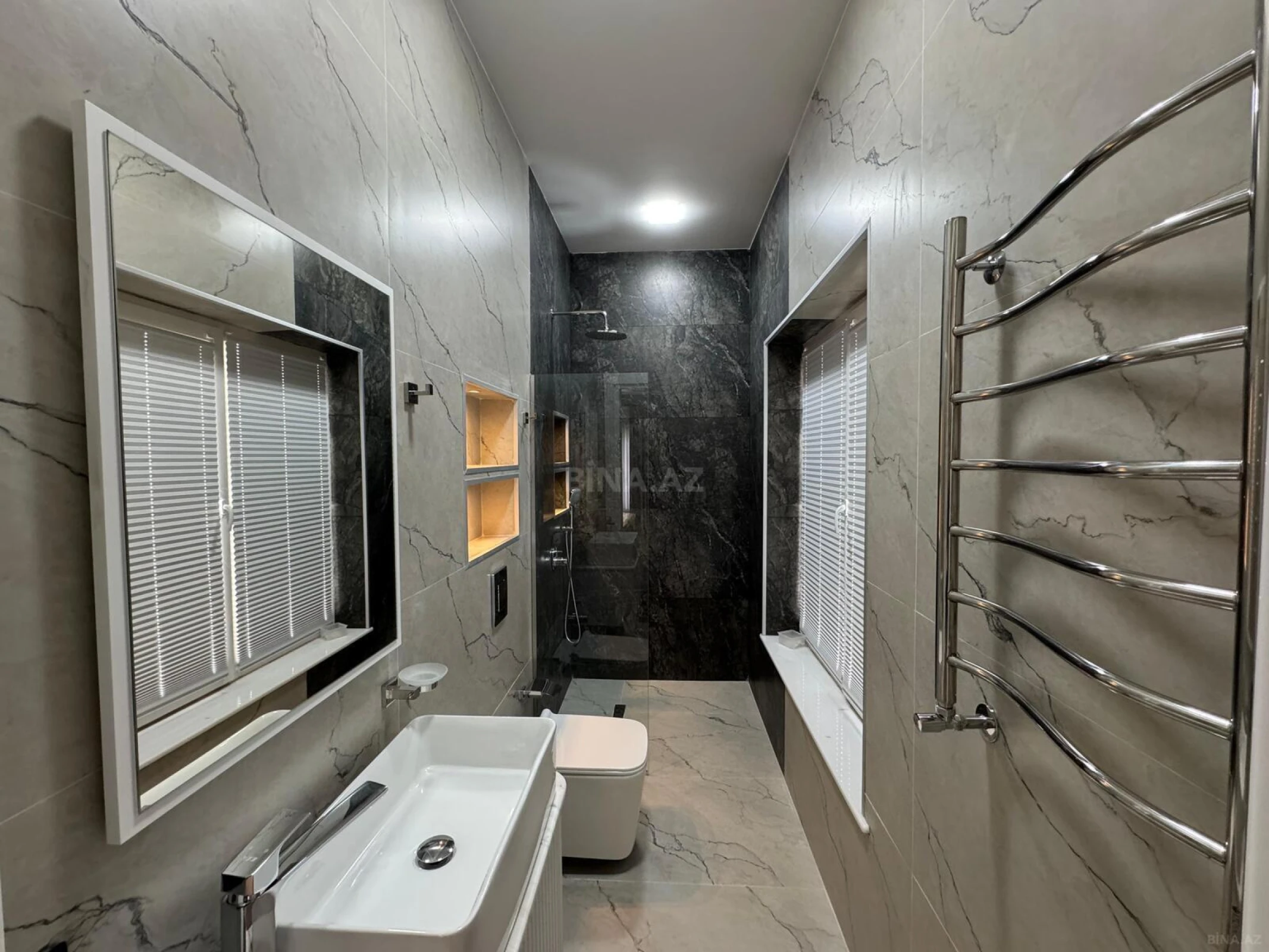 Satılır 5 otaqlı həyət evi 250 m²