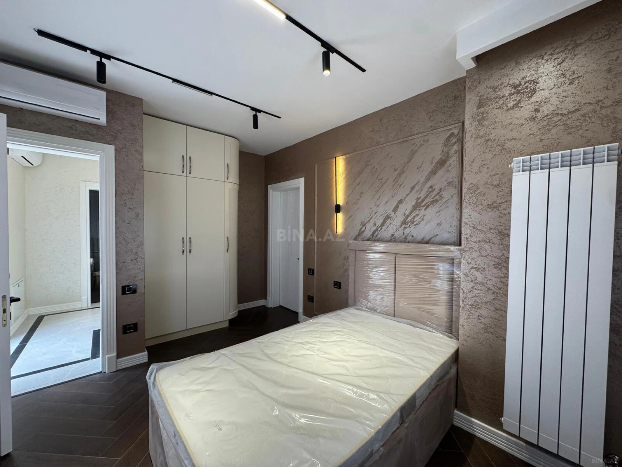 Satılır 5 otaqlı həyət evi 250 m²