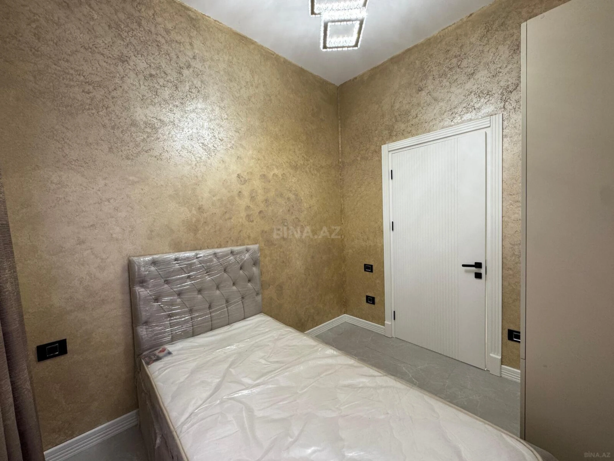 Satılır 5 otaqlı həyət evi 250 m²