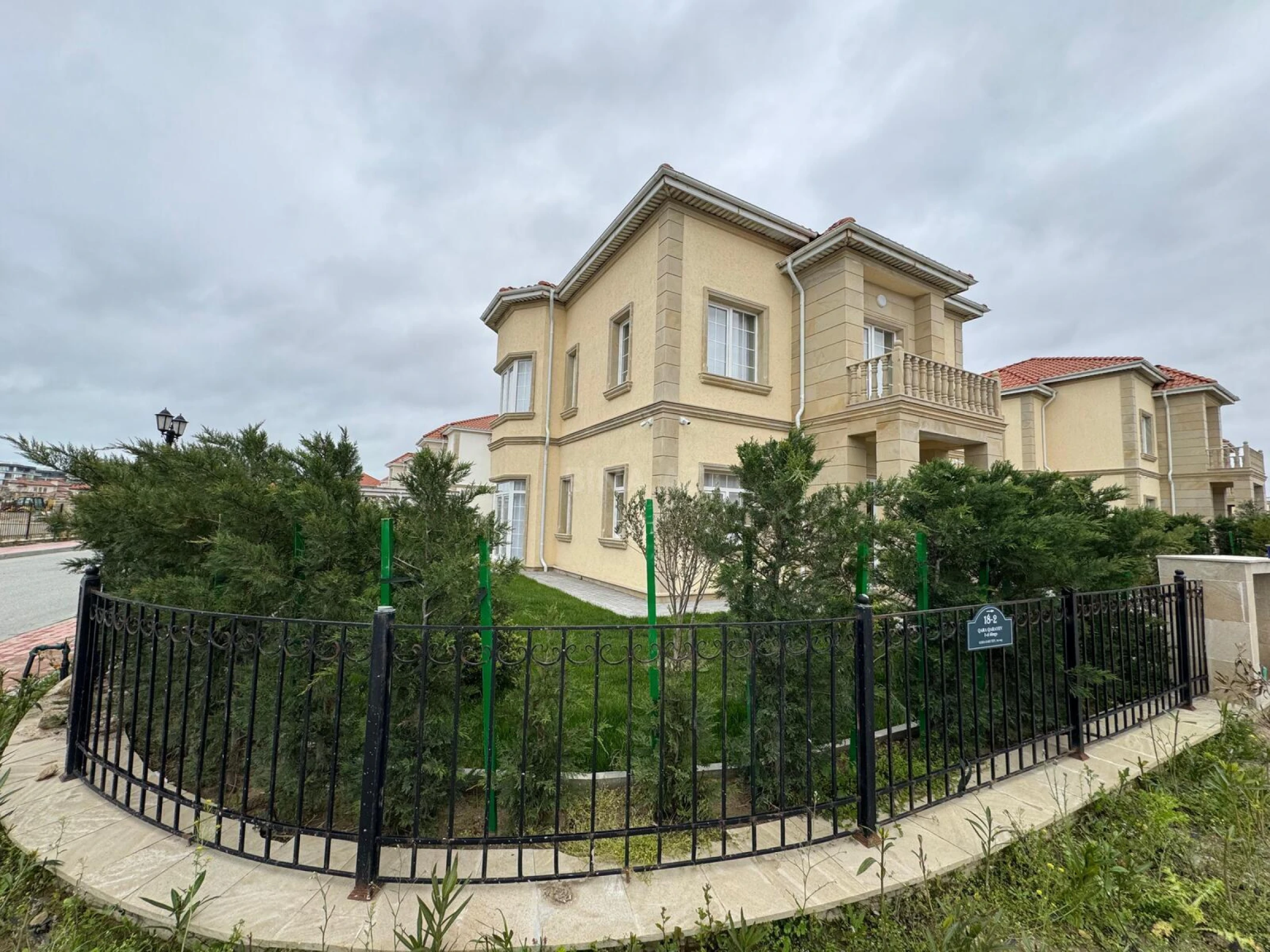 Satılır 5 otaqlı həyət evi 250 m²