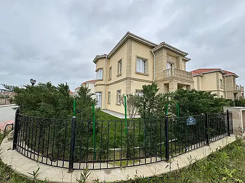 Satılır 5 otaqlı həyət evi 250 m²