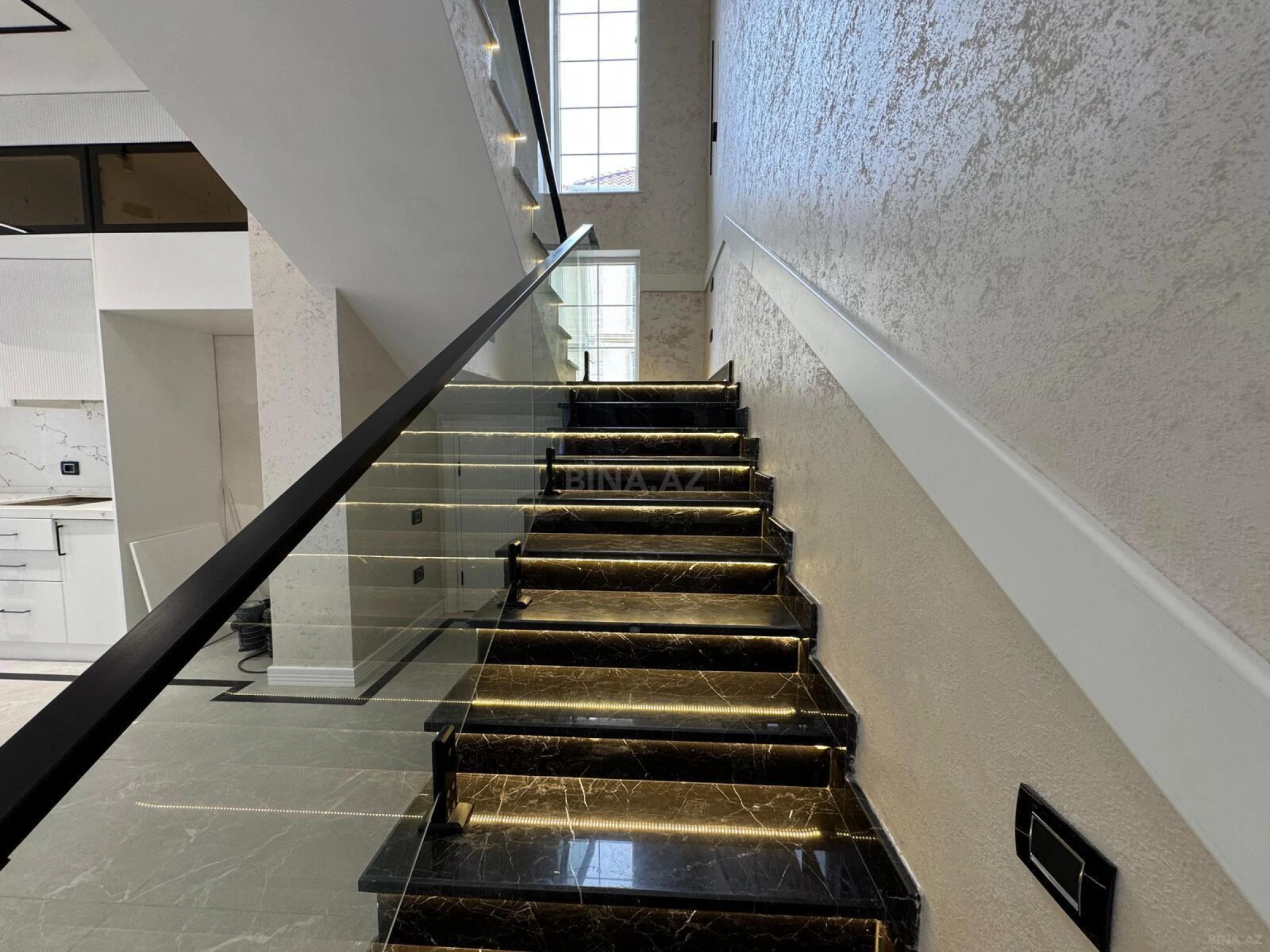 Satılır 5 otaqlı həyət evi 250 m²