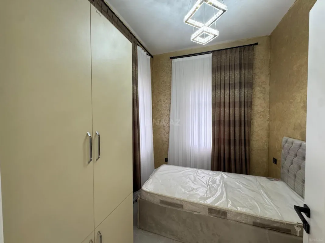 Satılır 5 otaqlı həyət evi 250 m²