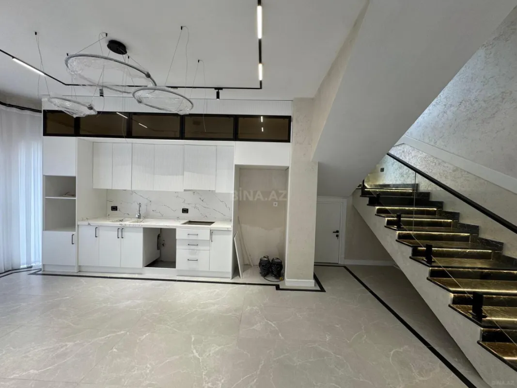 Satılır 5 otaqlı həyət evi 250 m²