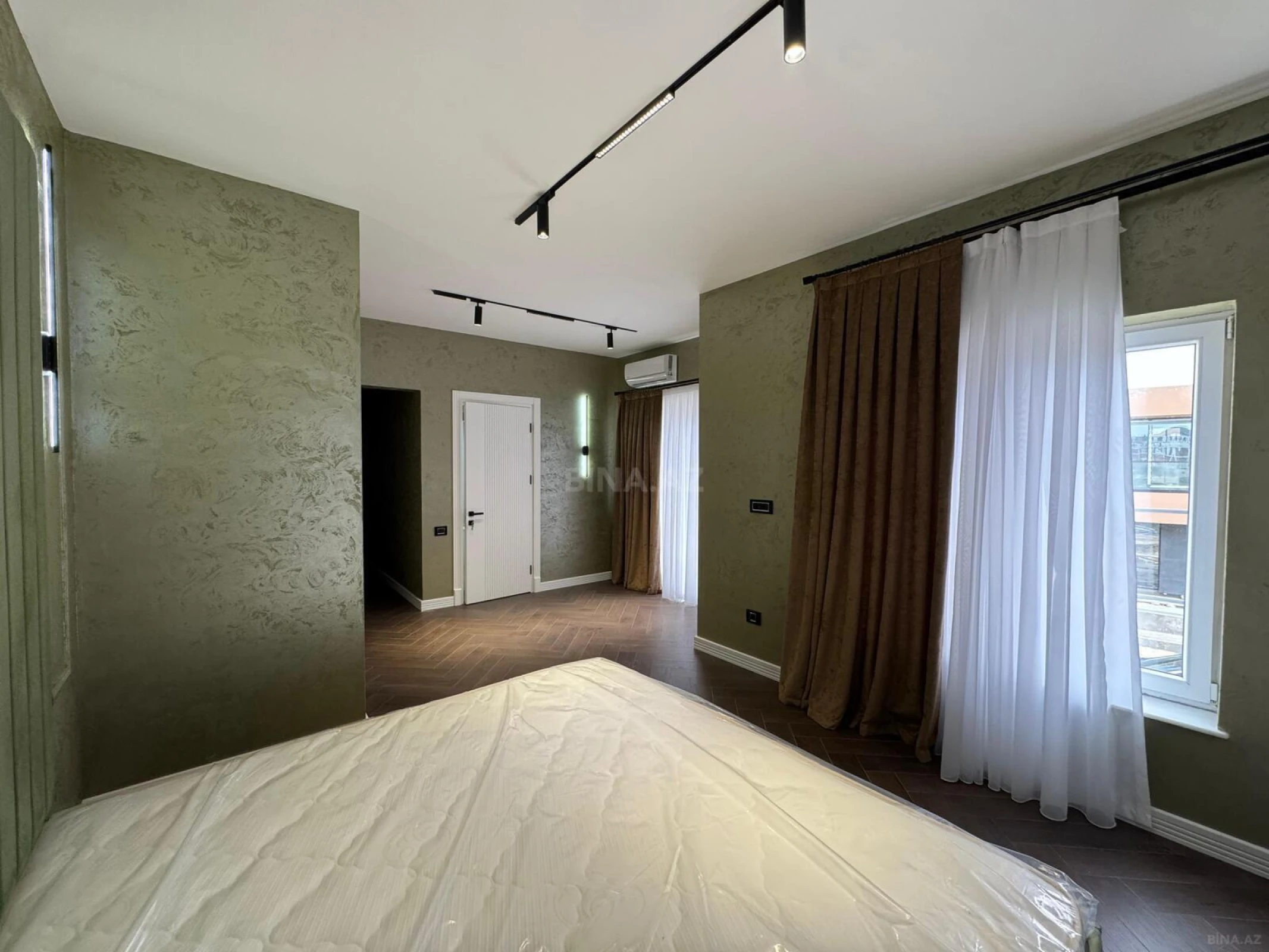 Satılır 5 otaqlı həyət evi 250 m²