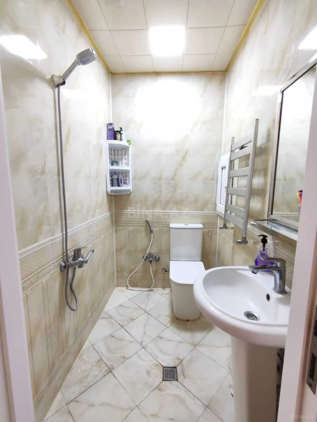 Kirayə verilir 2 otaqlı mənzil 70 m²