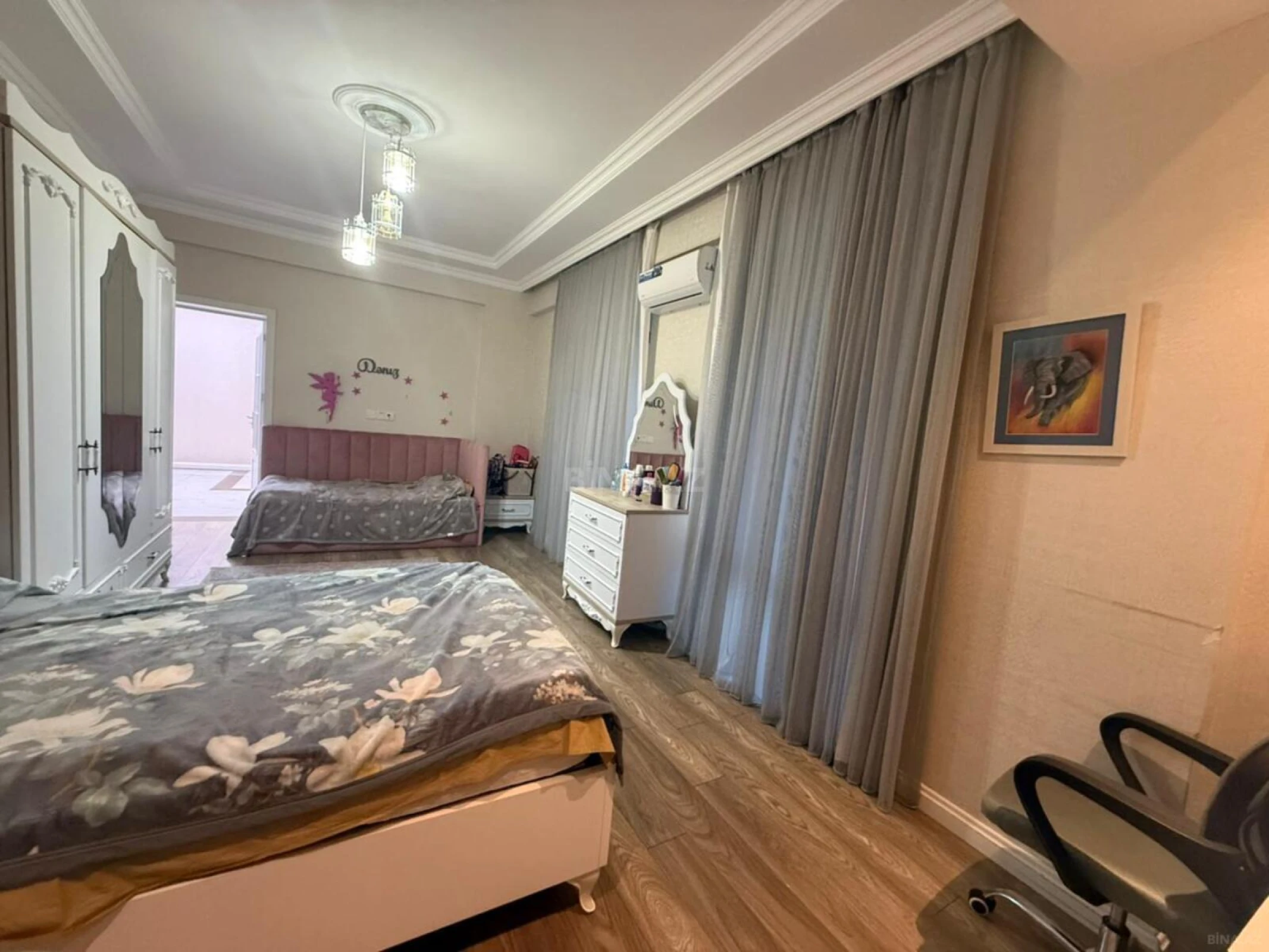 Satılır 4 otaqlı mənzil 160 m²