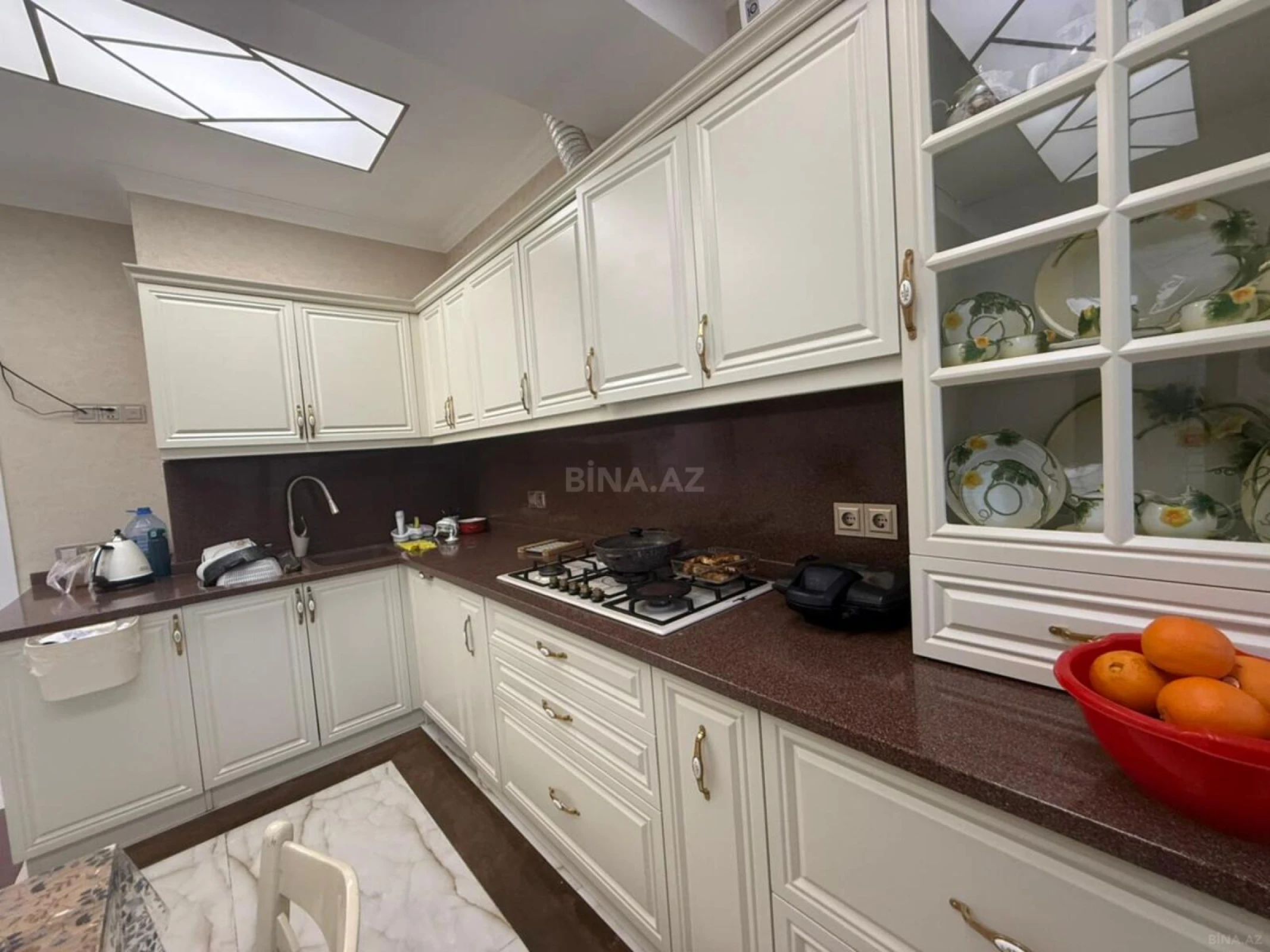 Satılır 4 otaqlı mənzil 160 m²