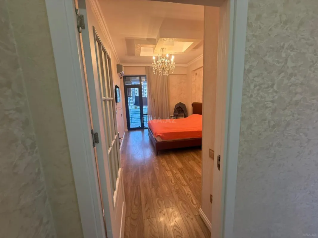 Satılır 4 otaqlı mənzil 160 m²