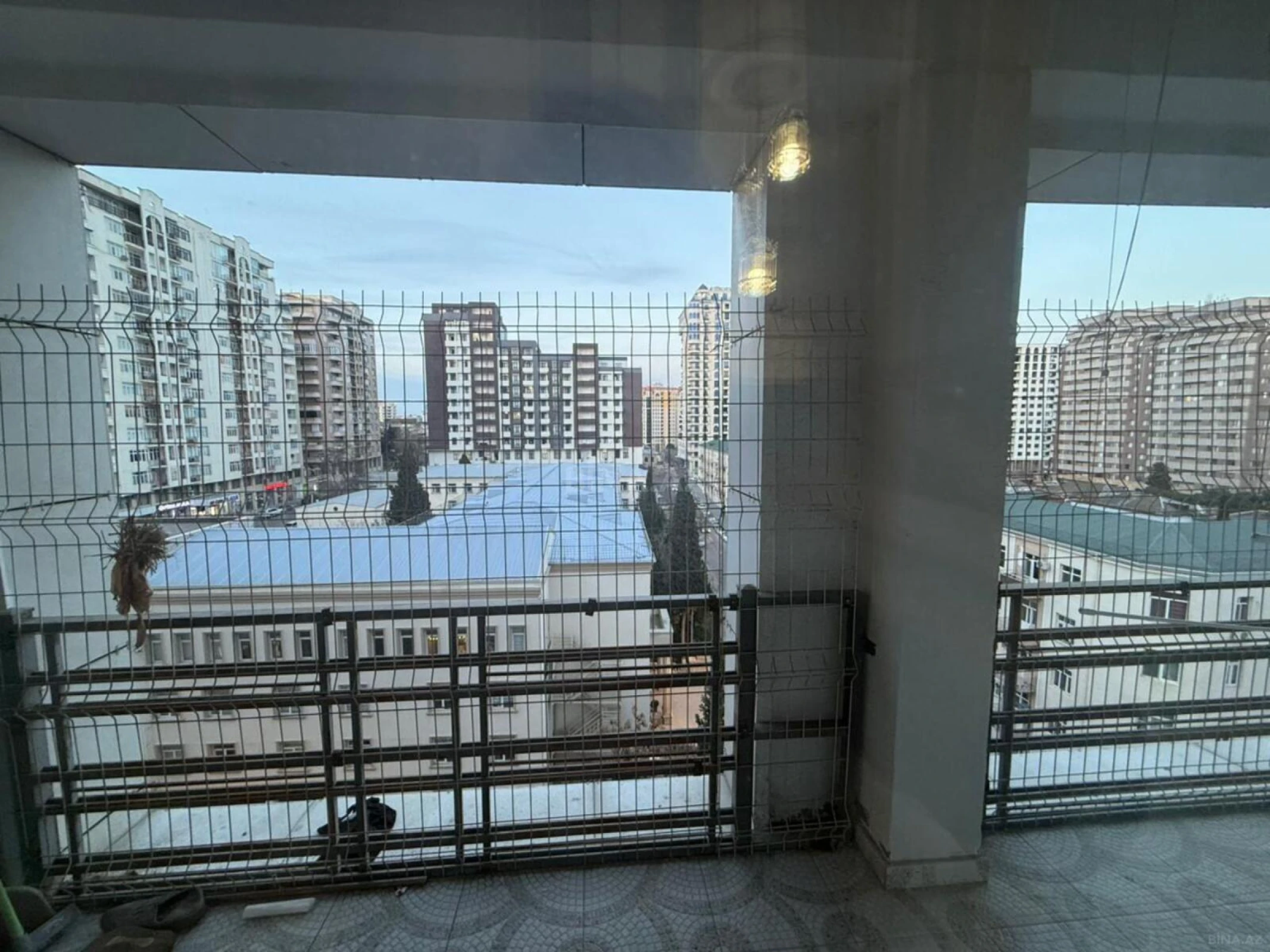Satılır 4 otaqlı mənzil 160 m²