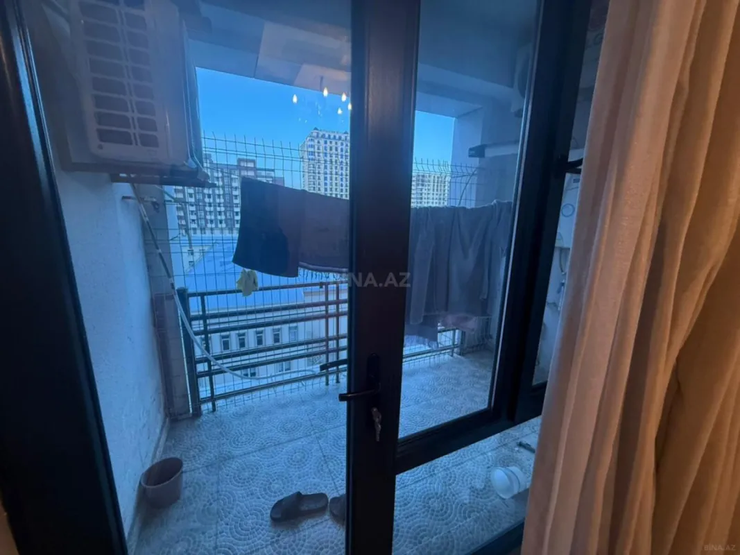 Satılır 4 otaqlı mənzil 160 m²