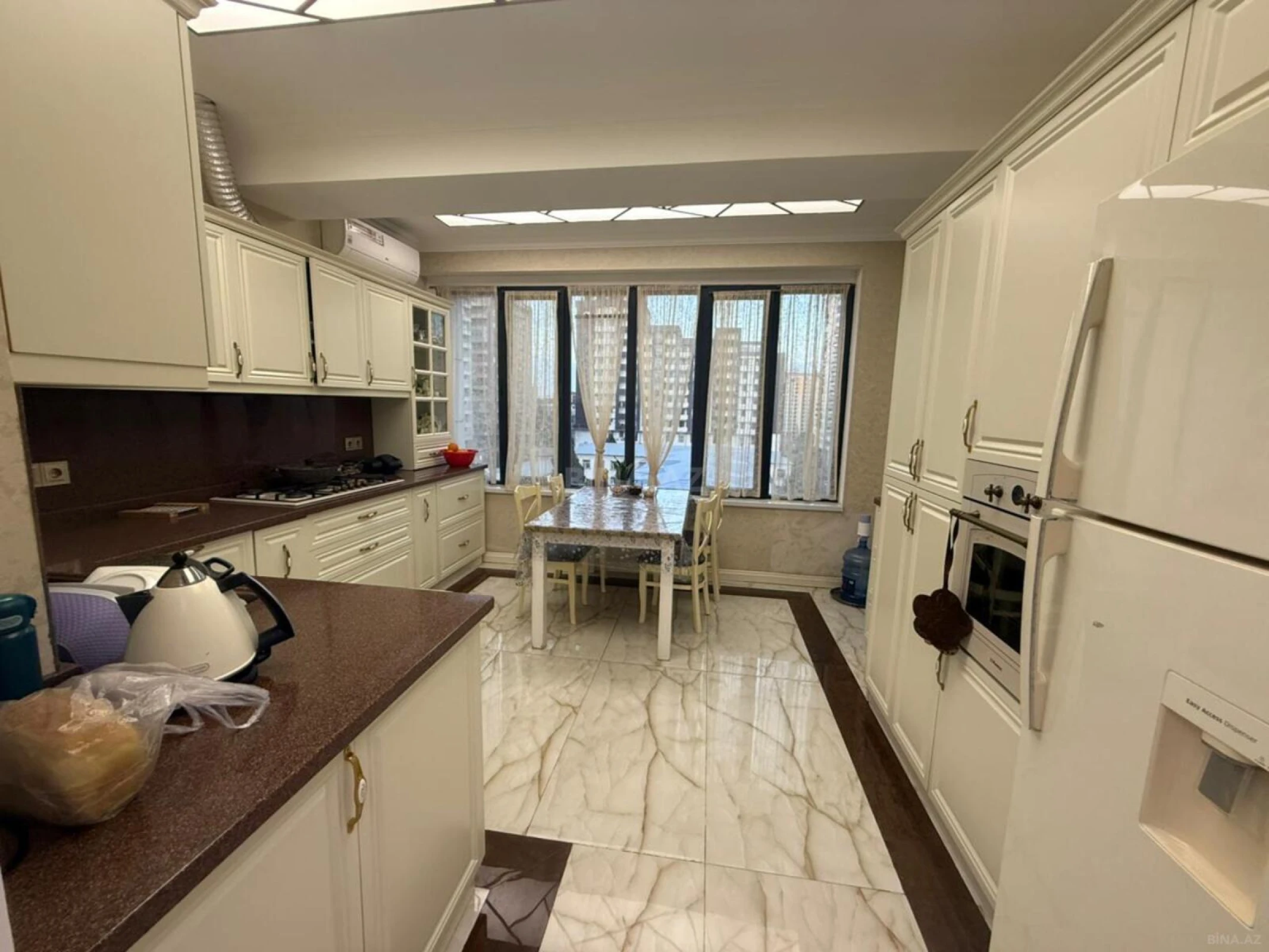 Satılır 4 otaqlı mənzil 160 m²