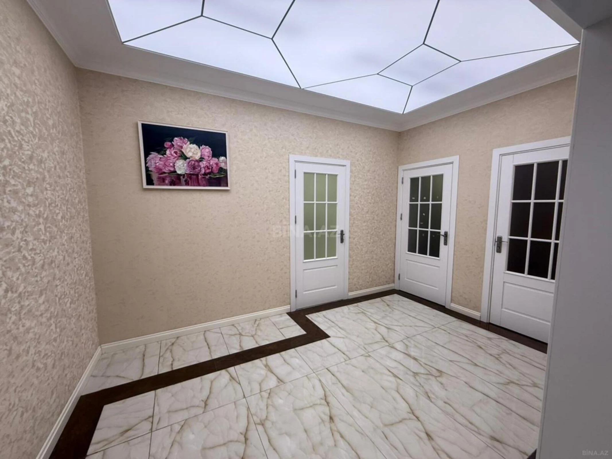 Satılır 4 otaqlı mənzil 160 m²