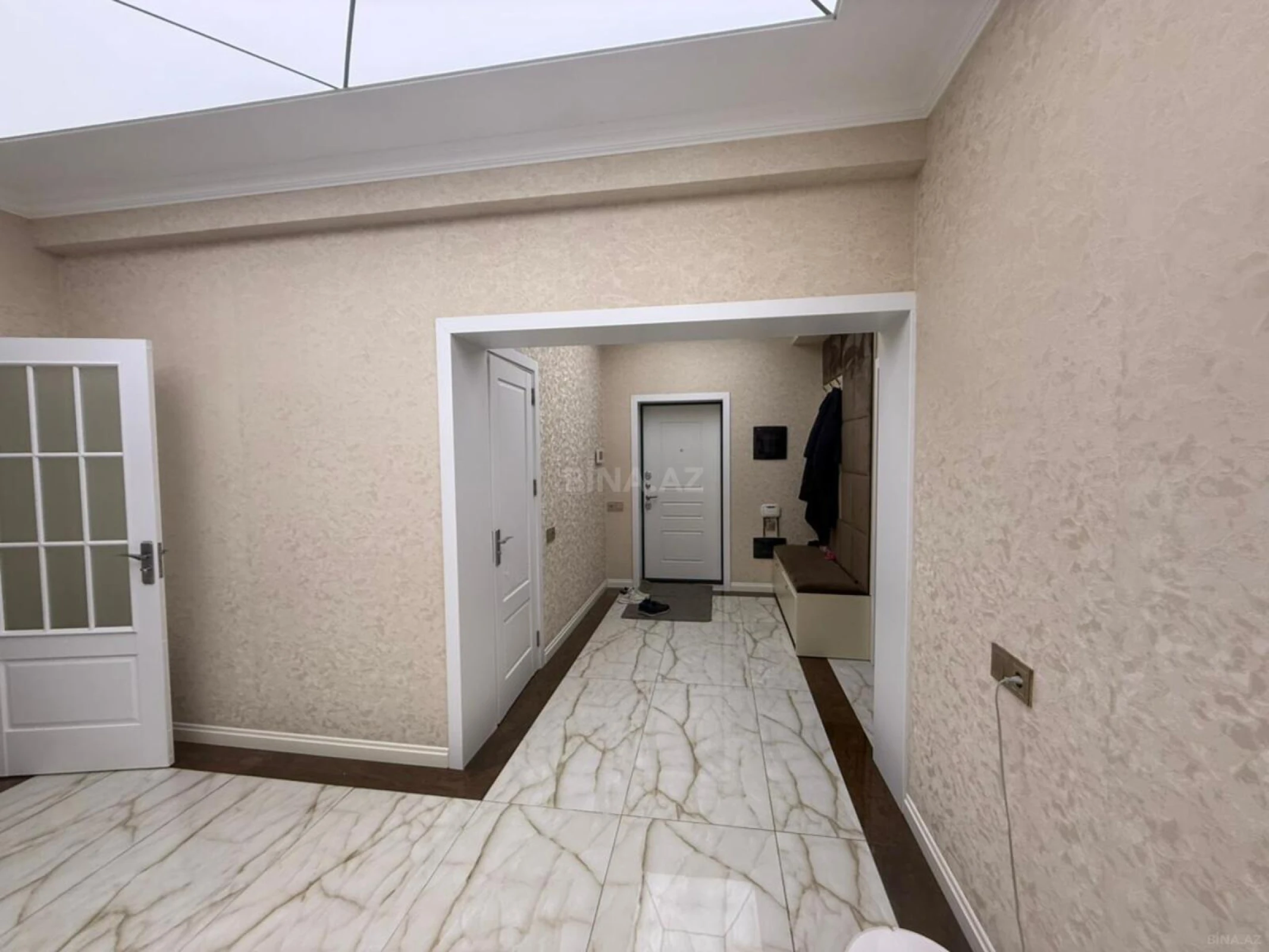 Satılır 4 otaqlı mənzil 160 m²
