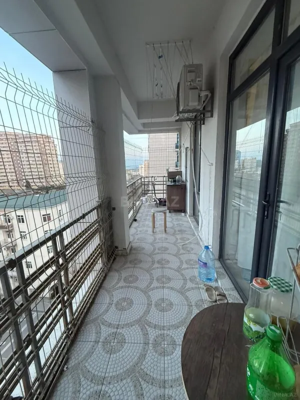 Satılır 4 otaqlı mənzil 160 m²