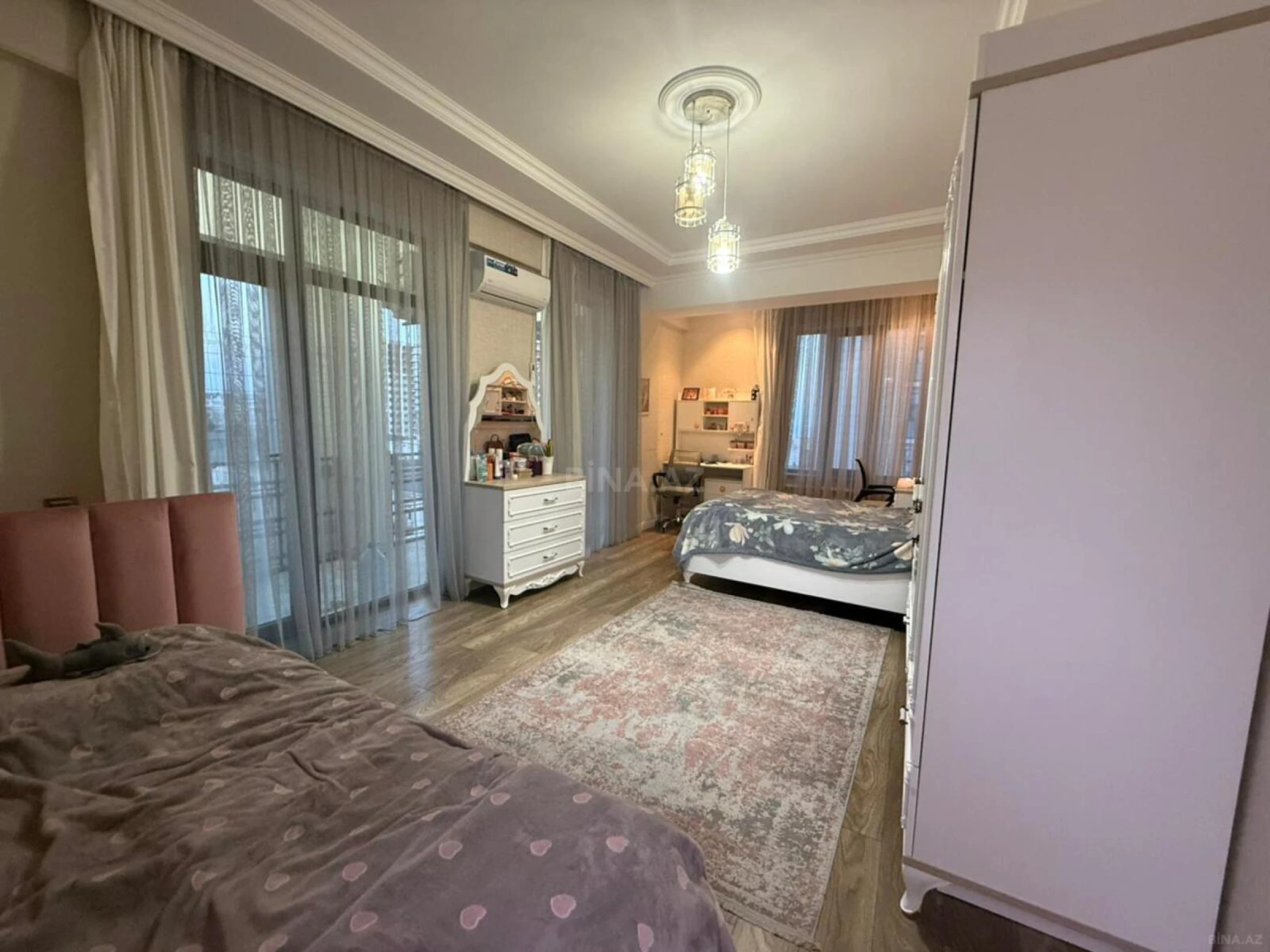 Satılır 4 otaqlı mənzil 160 m²