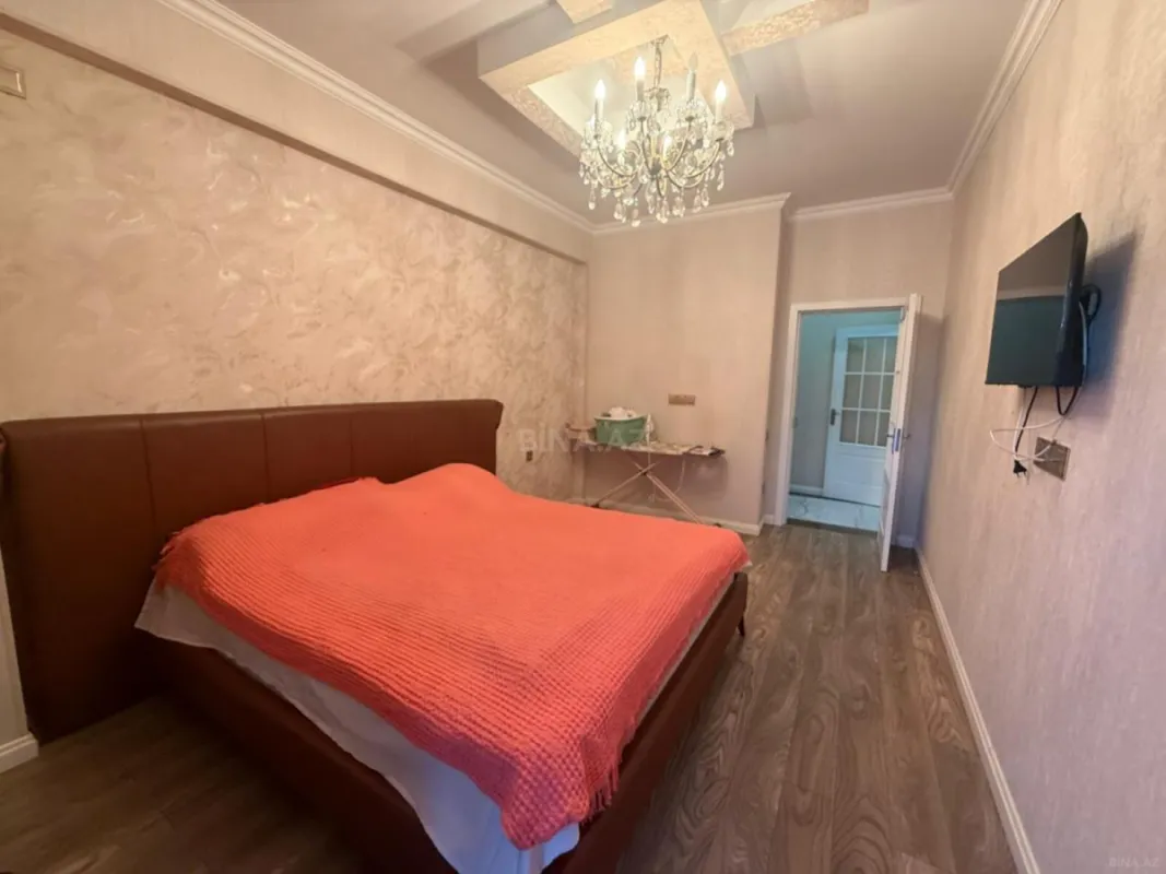 Satılır 4 otaqlı mənzil 160 m²