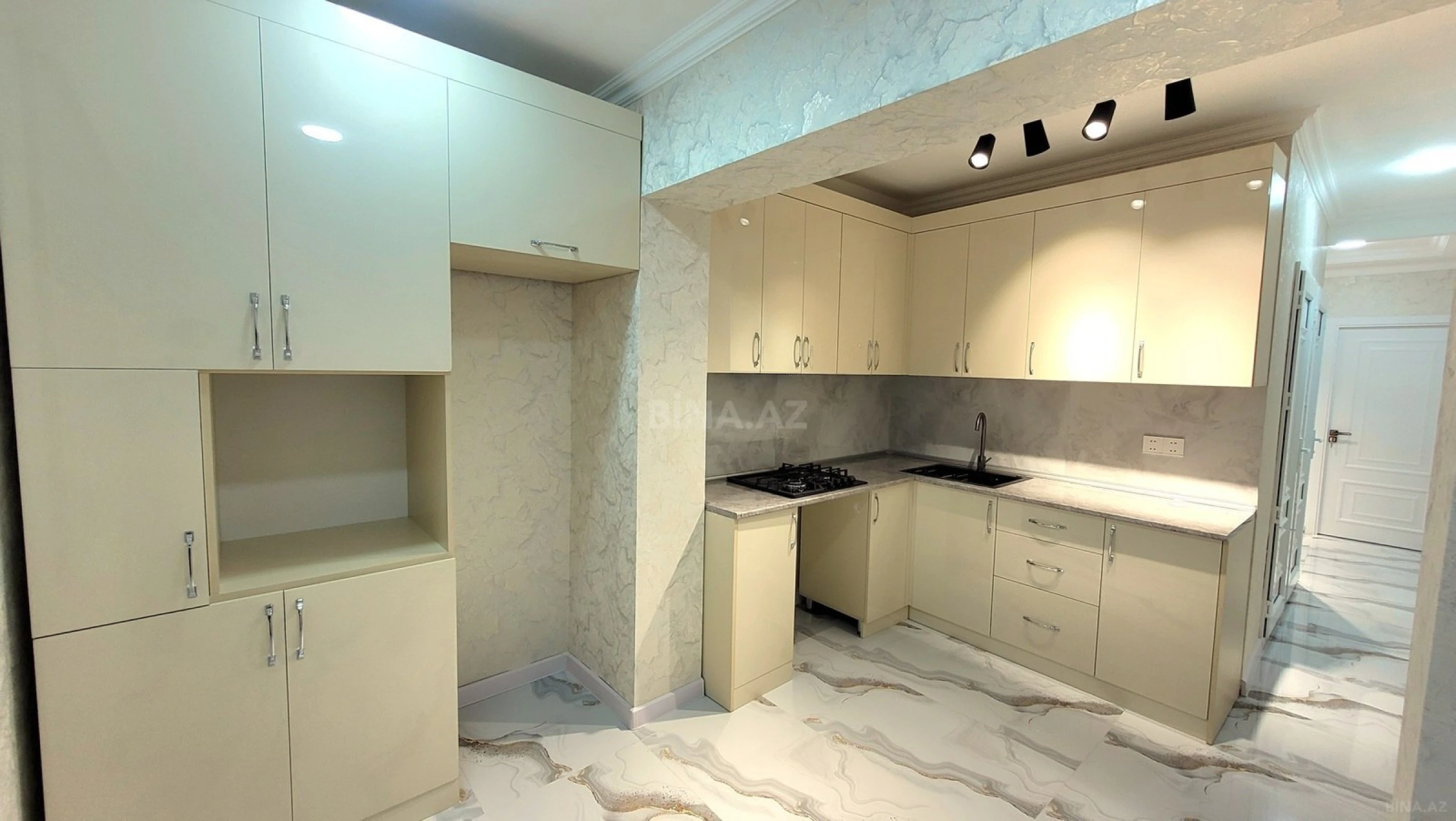 Satılır 3 otaqlı mənzil 83 m²