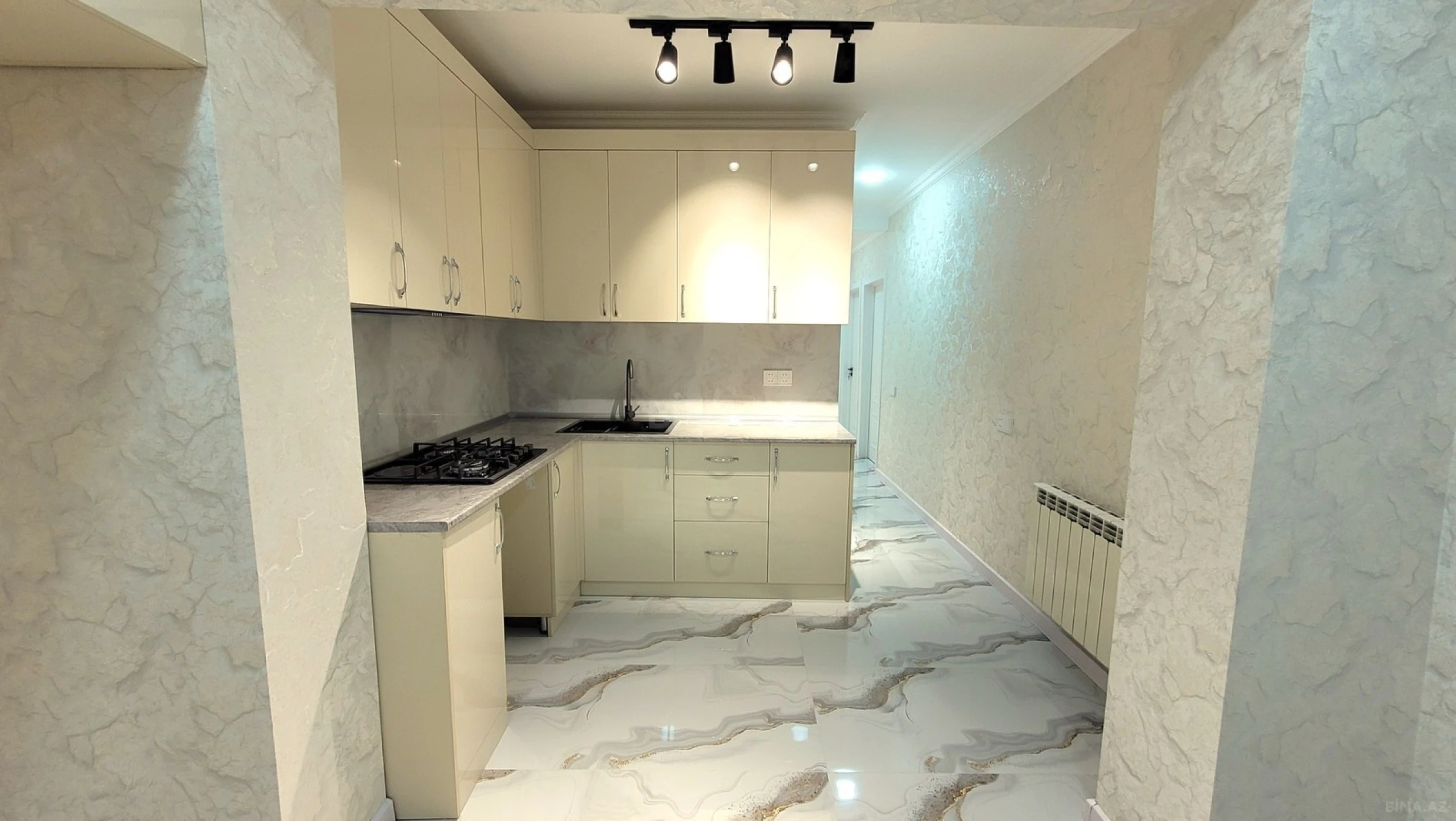 Satılır 3 otaqlı mənzil 83 m²