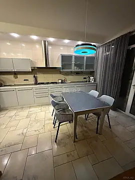 Satılır 4 otaqlı mənzil 210 m²